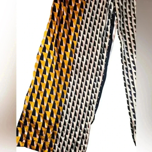 Wide Leg Pattern Pants. 🌸 - Picture 3 of 7